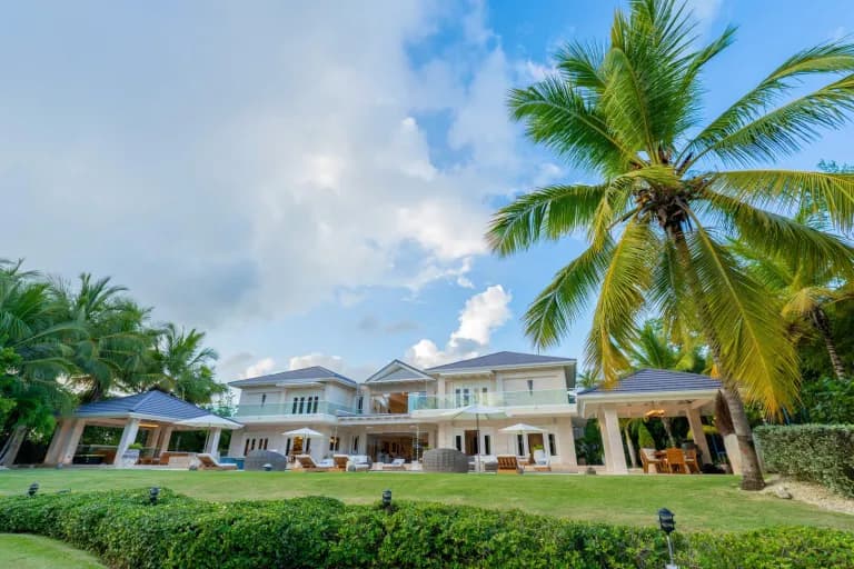 Modern Luxury 8 Bedroom Villa with Golf Views in Casa de Campo, Dominican Republic